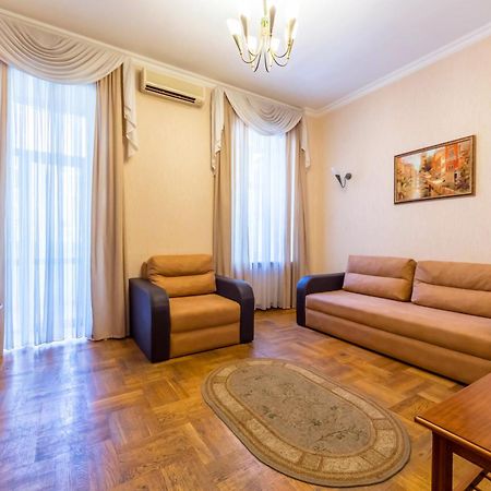 קייב Apartments In The Center On Shota Rustaveli מראה חיצוני תמונה
