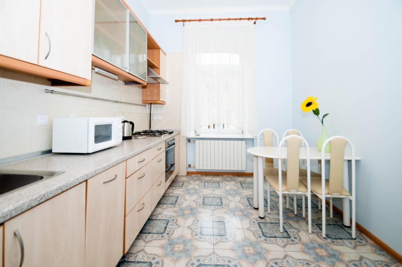 קייב Apartments In The Center On Shota Rustaveli מראה חיצוני תמונה