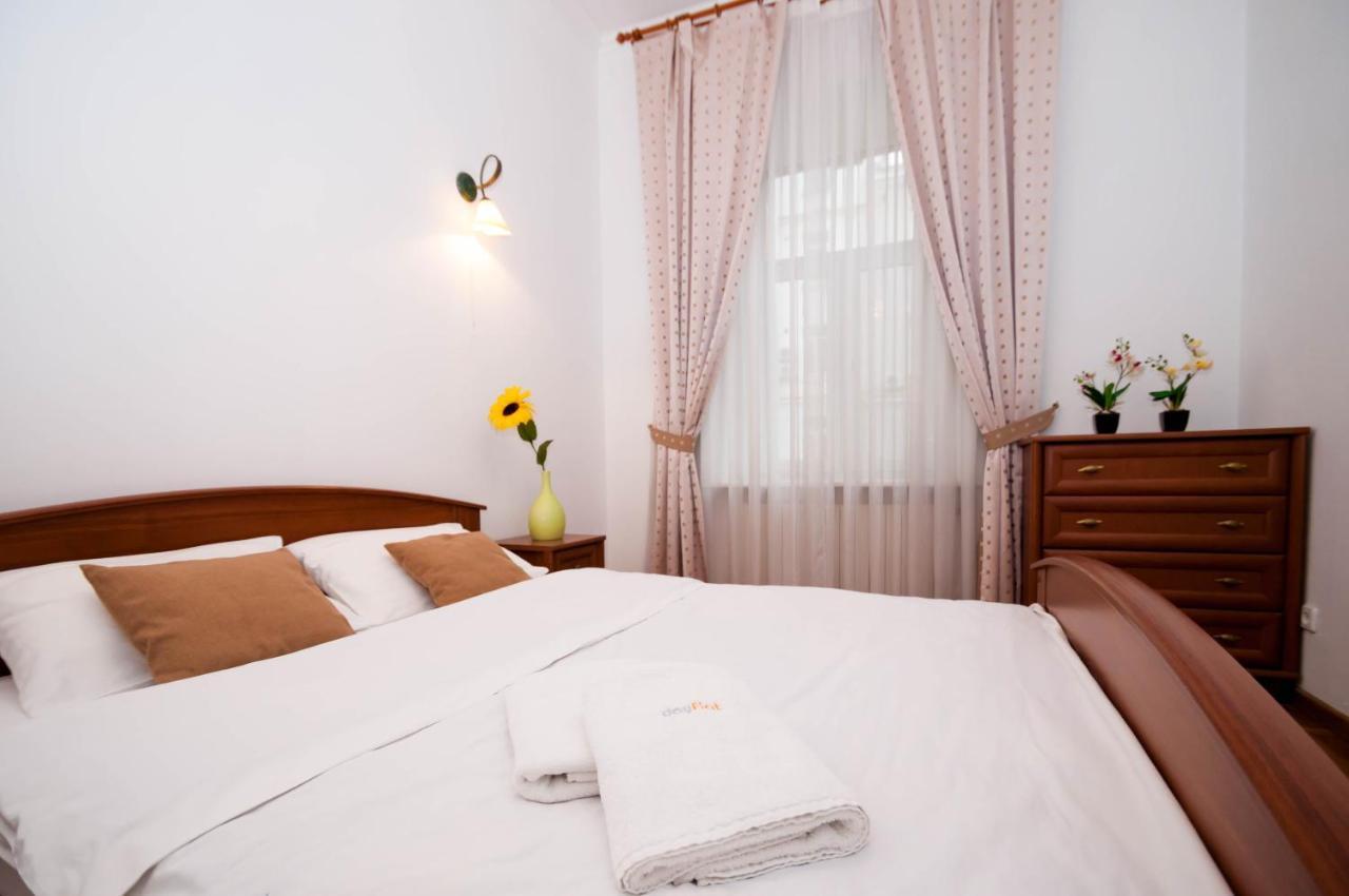 קייב Apartments In The Center On Shota Rustaveli מראה חיצוני תמונה