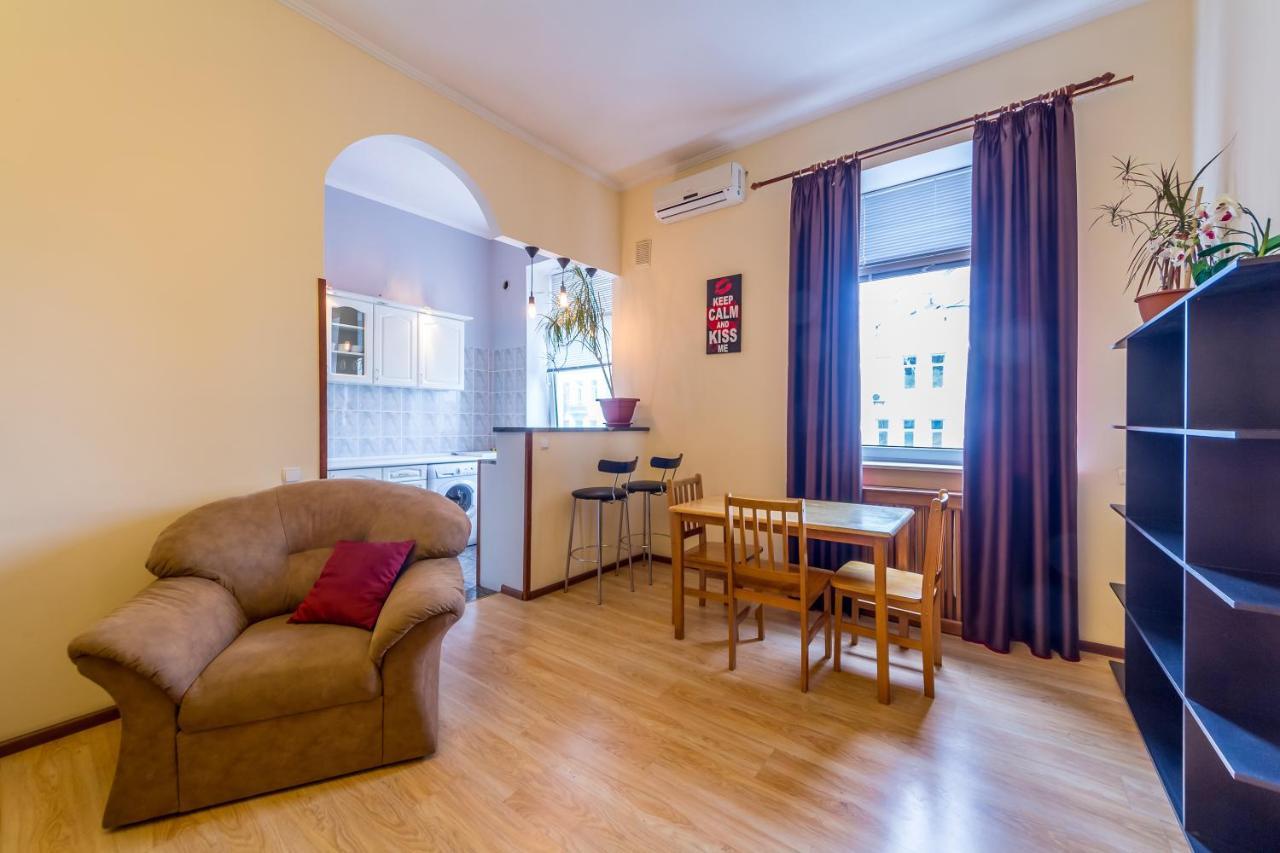 קייב Apartments In The Center On Shota Rustaveli מראה חיצוני תמונה