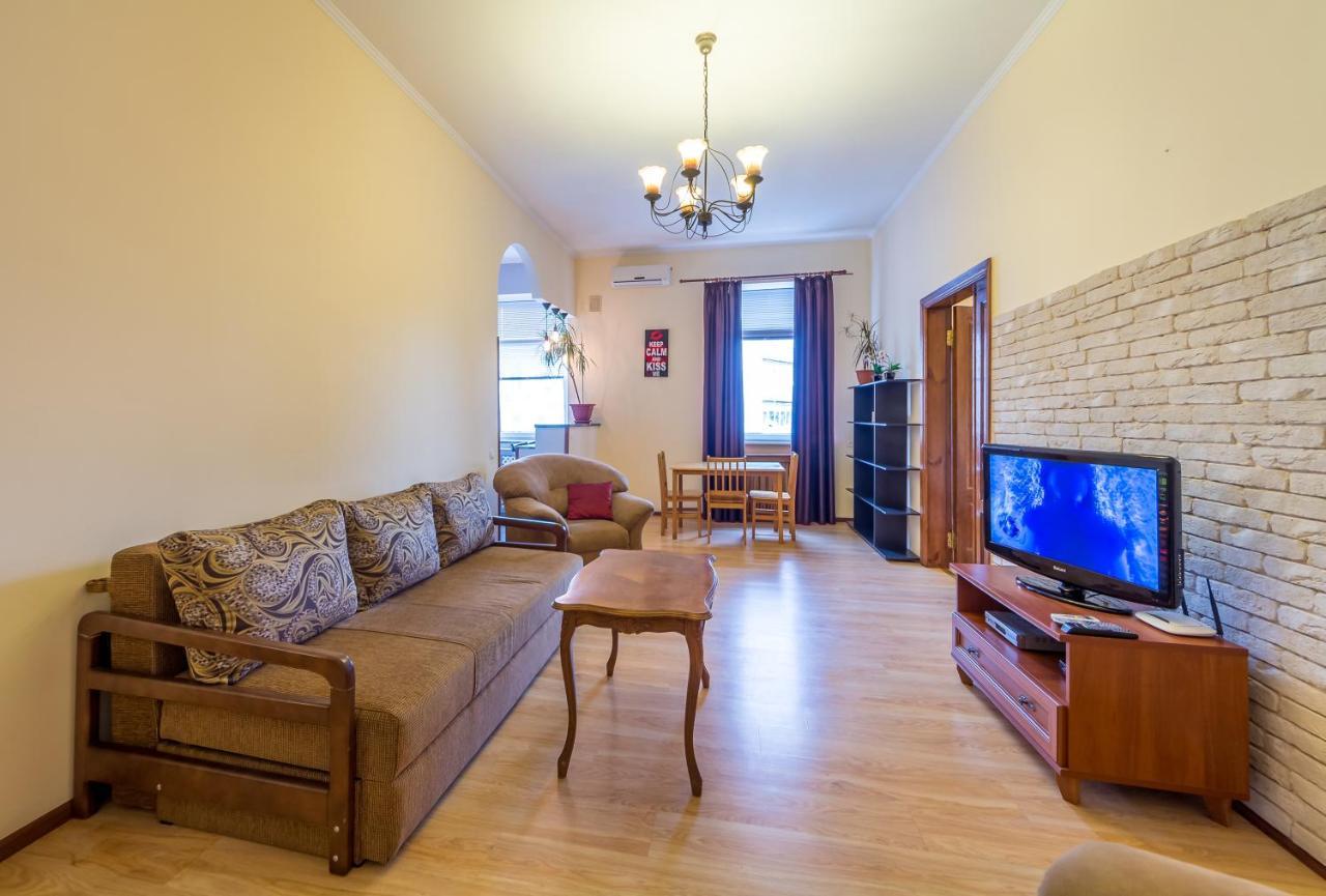 קייב Apartments In The Center On Shota Rustaveli מראה חיצוני תמונה