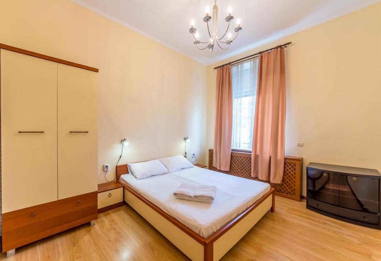 קייב Apartments In The Center On Shota Rustaveli מראה חיצוני תמונה