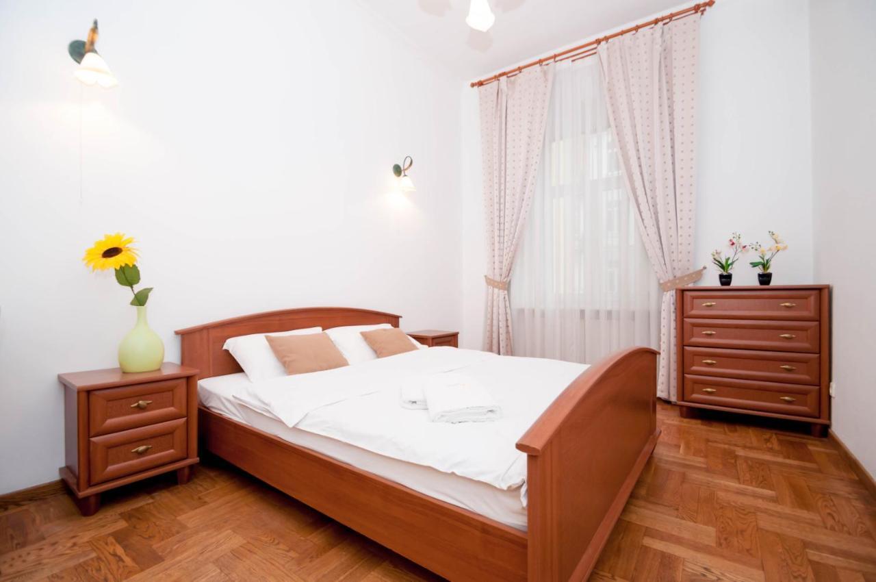 קייב Apartments In The Center On Shota Rustaveli מראה חיצוני תמונה