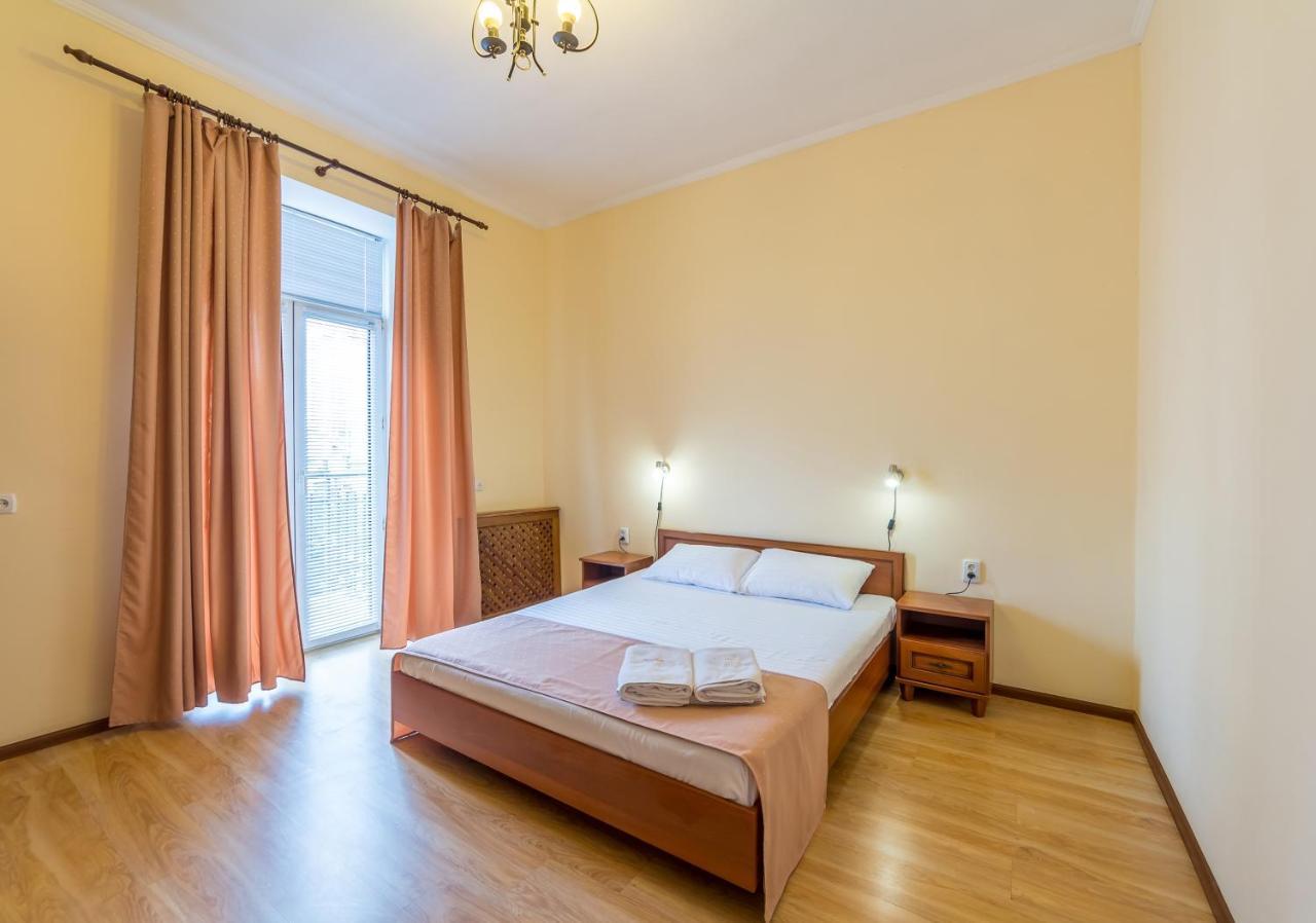 קייב Apartments In The Center On Shota Rustaveli מראה חיצוני תמונה